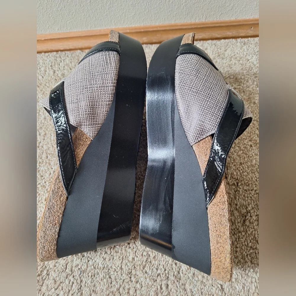 Naot Eva White Black Wedge Platform EUC Womens Size 42